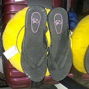 Medium sized women sandals